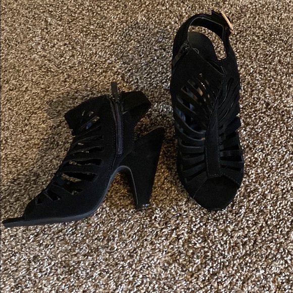 High heels - Picture 3 of 3